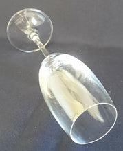 Lade das Bild in den Galerie-Viewer, GETRÄNKEGLAS "Di Vino" - Hartglas, Schriftzug Motiv Dekor