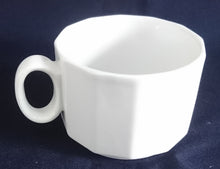 Lade das Bild in den Galerie-Viewer, 3er Set KAFFEEGEDECK & MILCHKÄNNCHEN - Porzellan, Gastronomie Einfärbiges Klassisch Dekor