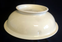 Lade das Bild in den Galerie-Viewer, SCHÜSSEL "Winifred" - Blumen / Linien Klassisch Dekor