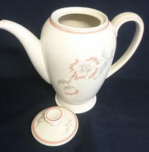 Lade das Bild in den Galerie-Viewer, 5er Set KAFFEEKANNE MIT DECKEL / MILCHKÄNNCHEN / ZUCKERDOSE MIT DECKEL - "Winifred" - Porzellan, Blumen / Linien Klassisch Dekor