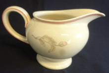 Lade das Bild in den Galerie-Viewer, 5er Set KAFFEEKANNE MIT DECKEL / MILCHKÄNNCHEN / ZUCKERDOSE MIT DECKEL - "Winifred" - Porzellan, Blumen / Linien Klassisch Dekor