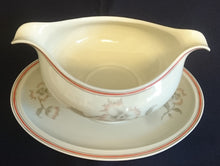 Lade das Bild in den Galerie-Viewer, SAUCIER "Winifred" - Porzellan, Blumen / Linien Klassisch Dekor