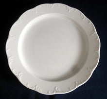 Lade das Bild in den Galerie-Viewer, SPEISETELLER "Classic Hotel & Restaurant Service" - Porzellan, Abstraktes Einfärbiges Dekor