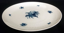 Lade das Bild in den Galerie-Viewer, 2er Set DESSERTTELLER "Studio Linie" "Blaue Rose" - Porzellan, Rosenstrauß Blumen Relief Dekor, Björn Wiinblad Designer
