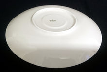 Lade das Bild in den Galerie-Viewer, 2er Set UNTERTASSEN "Studio Linie" "Blaue Rose" - Porzellan, Rosenstrauß Blumen Relief Dekor, Björn Wiinblad Designer