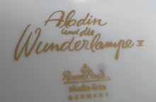 Lade das Bild in den Galerie-Viewer, WAND SAMMELTELLER "Studio Linie" "Aladin und die Wunderlampe I" - Porzellan, Märchen Geschichte Gold Dekor, Björn Wiinblad Design