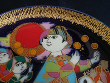 Lade das Bild in den Galerie-Viewer, WAND SAMMELTELLER "Studio Linie" "Aladin und die Wunderlampe II" - Porzellan, Märchen Geschichte Gold Dekor, Björn Wiinblad Design