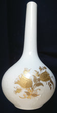 Lade das Bild in den Galerie-Viewer, BLUMENVASE "Studio Linie" "Romanze" - Porzellan, Blumenstrauß Blüten Waben Relief Motiv Dekor, Björn Wiinblad Design