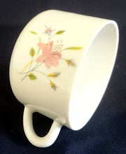 Lade das Bild in den Galerie-Viewer, 2er Set KAFFEETASSEN - Porzellan, Lilien Blumen Blüten Pflanzen Motiv Dekor