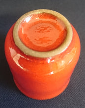 Lade das Bild in den Galerie-Viewer, EIERBECHER "Tirol" - Keramik / Steingut, Einfärbiges Dekor, Handbemalt