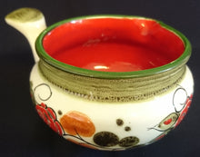 Lade das Bild in den Galerie-Viewer, SOßENGIEßER "Tirol" - Keramik / Steingut, Rosen Motiv Dekor, Handbemalt