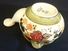 Lade das Bild in den Galerie-Viewer, SOßENGIEßER "Tirol" - Keramik / Steingut, Rosen Motiv Dekor, Handbemalt