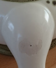 Lade das Bild in den Galerie-Viewer, SOßENGIEßER "Tirol" - Keramik / Steingut, Rosen Motiv Dekor, Handbemalt