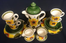 Lade das Bild in den Galerie-Viewer, 2er Set DESSERTTELLER "Madeira" - Keramik / Steingut, Sonnenblumen Blüten Pflanzen Motiv Randdekor, Handbemalt