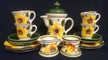 Lade das Bild in den Galerie-Viewer, 3er Set KAFFEEKANNE MIT DECKEL / MILCHKÄNNCHEN / ZUCKERDOSE OHNE DECKEL "Madeira" - Keramik / Steingut, Sonnenblumen Blüten Pflanzen Motiv Randdekor, Handbemalt