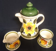Lade das Bild in den Galerie-Viewer, 16 Teiliges KAFFEESERVICE "Madeira" - Keramik / Steingut, Sonnenblumen Blüten Pflanzen Motiv Randdekor, Handbemalt