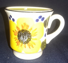 Lade das Bild in den Galerie-Viewer, KAFFEETASSE "Madeira" - Keramik / Steingut, Sonnenblumen Blüten Pflanzen Motiv Randdekor, Handbemalt