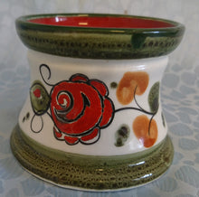 Lade das Bild in den Galerie-Viewer, 2er Set MILCHKÄNNCHEN & ZUCKERDOSE OHNE DECKEL "Tirol" - Keramik / Steingut, Rosen Motiv Dekor, Handbemalt