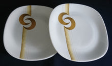 Lade das Bild in den Galerie-Viewer, 2er Set DESSERTTELLER - Porzellan, Buchstaben C Viertelmond Streifen Motiv Dekor