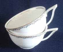 Lade das Bild in den Galerie-Viewer, 2er Set TEETASSEN - Porzellan, Goldrand Linien Abstrakt Ranken Girlanden Motiv Dekor