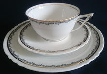 Lade das Bild in den Galerie-Viewer, UNTERTASSE - Porzellan, Goldrand Linien Abstrakt Ranken Girlanden Motiv Dekor