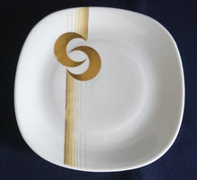 Lade das Bild in den Galerie-Viewer, 2er Set DESSERTTELLER - Porzellan, Buchstaben C Viertelmond Streifen Motiv Dekor