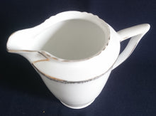 Lade das Bild in den Galerie-Viewer, MILCHKÄNNCHEN - Porzellan, Goldrand Linien Abstrakt Ranken Girlanden Motiv Dekor