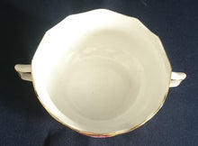 Lade das Bild in den Galerie-Viewer, SUPPENTASSE - Porzellan, Klassisch Style, Rosenmotiv Goldrand Dekor