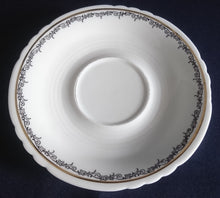 Lade das Bild in den Galerie-Viewer, 3er TEEGEDECK - Porzellan, Goldrand Linien Abstrakt Ranken Girlanden Motiv Dekor