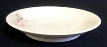 Lade das Bild in den Galerie-Viewer, UNTERTASSE - Porzellan, Flora Blumen Blüten Pflanzen Blätter Motiv Dekor