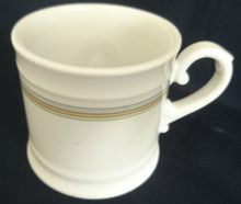 Lade das Bild in den Galerie-Viewer, KAFFEETASSE - Porzellan, Linien Streifen Relief Henkel Motiv Form Dekor