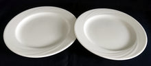 Lade das Bild in den Galerie-Viewer, 2er Set DESSERTTELLER - Porzellan, Einfärbiges Wellen Dekor