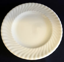 Lade das Bild in den Galerie-Viewer, DESSERTTELLER - Porzellan, Wellenartig Einfärbiges Dekor