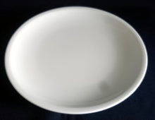 Lade das Bild in den Galerie-Viewer, SPEISETELLER - Porzellan, Einfärbig Klassisch Dekor (240mm)