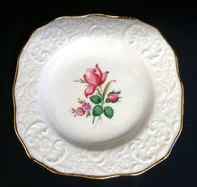 Lade das Bild in den Galerie-Viewer, 4er Set ABLAGETELLERCHEN - Porzellan, Rosen Motiv Goldrand Relief Dekor