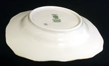 Lade das Bild in den Galerie-Viewer, 2er Set ABLAGETELLERCHEN - Porzellan, Rosen Motiv Goldrand Relief Dekor