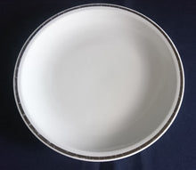 Lade das Bild in den Galerie-Viewer, SPEISETELLER - Porzellan, Silberrand Linien Dekor
