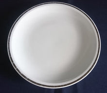 Lade das Bild in den Galerie-Viewer, 2er Set SPEISETELLER - Porzellan, Silberrand Linien Dekor