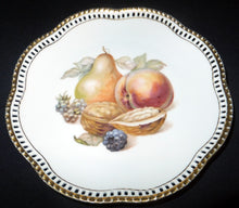 Lade das Bild in den Galerie-Viewer, DEKORATIONS DESSERTTELLER - Porzellan, durchbrochen, Birne Pfirsich Walnuss Motiv Goldrand Dekor