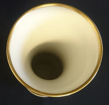 Lade das Bild in den Galerie-Viewer, BLUMENVASE - Porzellan, Goldrand Kreise Abstrakt Dekor