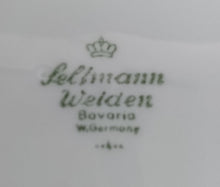 Lade das Bild in den Galerie-Viewer, DESSERTTELLER - Porzellan, Flora Ranken Pflanzen Rosenblumen Blüten Relief Motiv Dekor