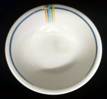 Lade das Bild in den Galerie-Viewer, GROßE BEILAGENSCHÜSSEL - Porzellan, Blauer Rand Regenbogenfarben Striche Linien Dekor
