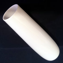 Lade das Bild in den Galerie-Viewer, BLUMENVASE "Monika" - Porzellan, Linien Geriffeltes Dekor