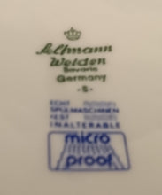 Lade das Bild in den Galerie-Viewer, SAUCIER - Porzellan, Blauer Rand Regenbogenfarben Striche Linien Dekor