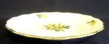 Lade das Bild in den Galerie-Viewer, DESSERTTELLER "Theresio" - Porzellan, Goldrand Relief Rosenstrauß Blumenblüten Pflanzen Motiv Dekor