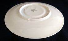 Lade das Bild in den Galerie-Viewer, UNTERTASSE - Porzellan, Enzian Blumenblüten Goldrand Dekor