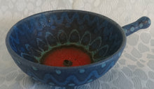 Lade das Bild in den Galerie-Viewer, SCHALE MIT GRIFF "Fat Lava" - Keramik / Steingut, Künstlerisches Dekor, Handarbeit