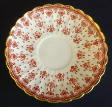 Lade das Bild in den Galerie-Viewer, UNTERTASSE - Bone China Porzellan, Wappen Abstrakt Goldrand Dekor