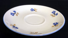 Lade das Bild in den Galerie-Viewer, UNTERTASSE - Porzellan, Blaue Enzian Blumen Blüten Pflanzen Motiv Randdekor
