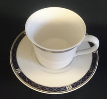 Lade das Bild in den Galerie-Viewer, KAFFEETASSE "Classica" - Porzellan, Geometrischer X Kreuz Rand Dekor
